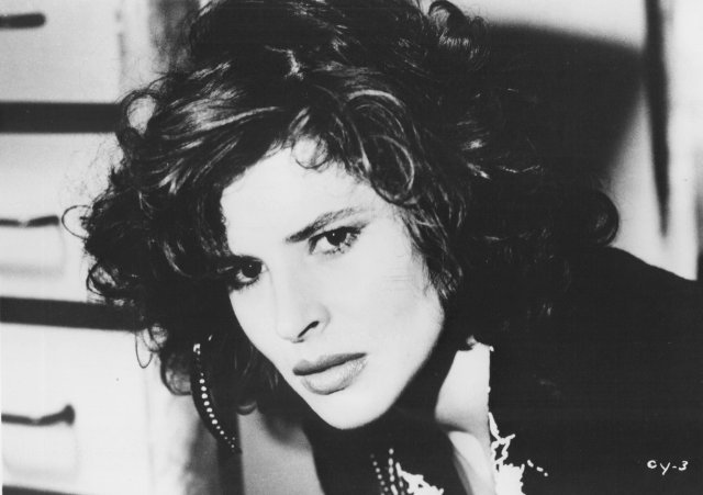 Fanny Ardant as the sexy sleuth Barbara Becker in Confidentially Yours