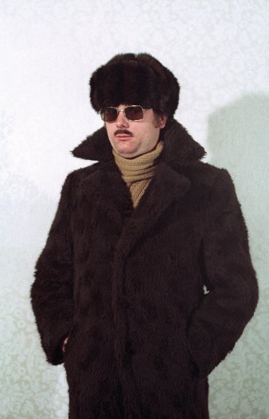 Stasi Agent in Fur and Sunglasses / Simon Menner