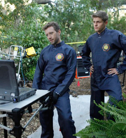 Hodgens and Wendell at the crime scene, Bones season premiere 