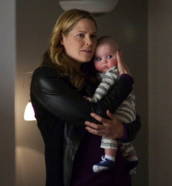 Mary McCormack as Mary Shannon with baby Nora on In Plain Sight / USA Network