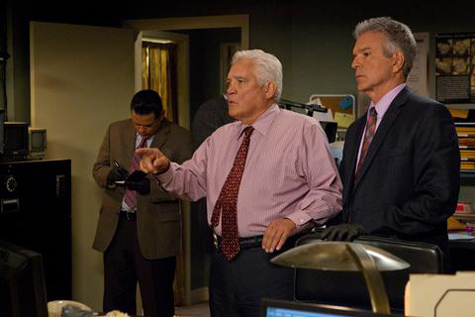 Flynn and Provenza in the squad room