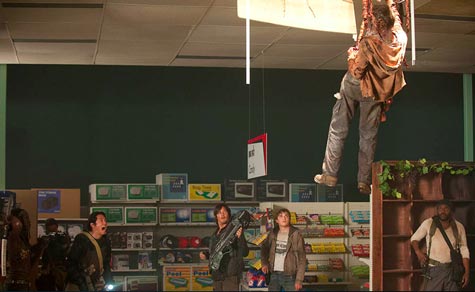 The Walking Dead 4.01: Michonne (Danai Gurira), Sasha (Sonequa Martin-Green), Glenn Rhee (Steven Yeun), Daryl Dixon (Norman Reedus), Zach (Kyle Gallner) and Tyreese (Chad L. Coleman)/ Photo: Gene Page/AMC