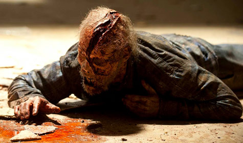 The Walking Dead 4.01: Walker Lying Down/ Photo: Gene Page/AMC