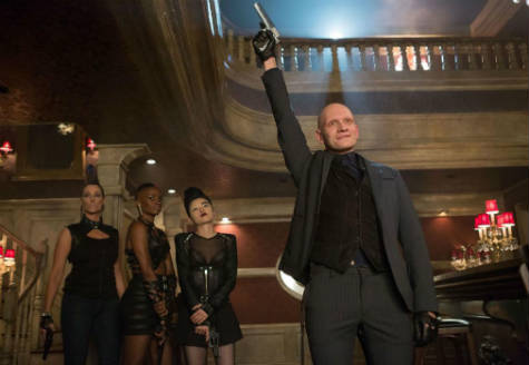 Victor Zsasz (guest star Anthony Carrigan, R) pays a visit to Fish Mooney's night-club in the "Welcome Back, Jim Gordon" episode of Gotham.