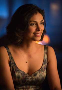 Morena Baccarin guest-stars as Dr. Leslie Thompkins in the "The Fearsome Dr. Crane" episode of GOTHAM airing Monday, Feb. 2.