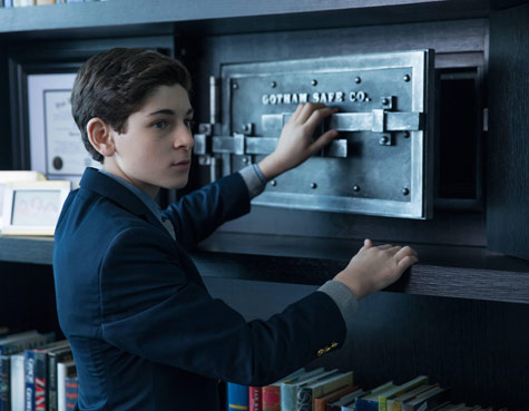 Gotham 1.21: The Anvil or the Hammer, Bruce Wayne goes a-burgle-ing